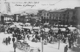 aquila piazza duomo  mercato